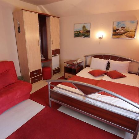 Hotel Ženeva Kragujevac Buitenkant foto