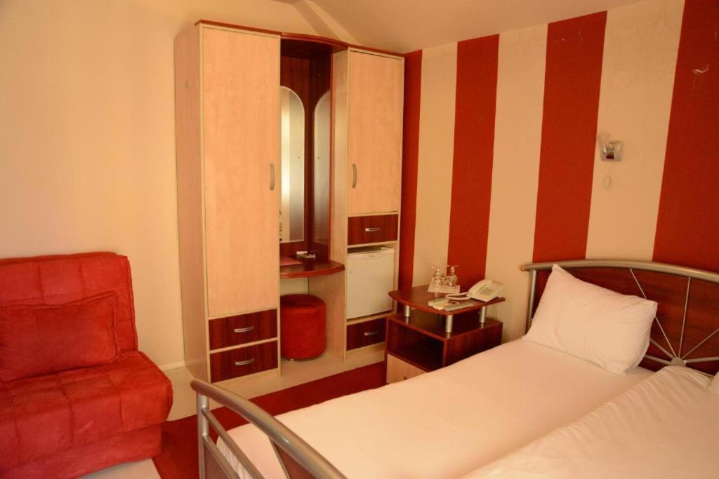 Hotel Ženeva Kragujevac Buitenkant foto
