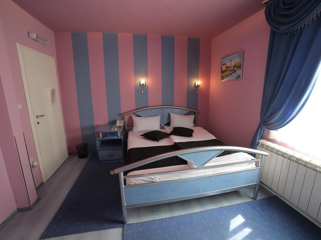 Hotel Ženeva Kragujevac Kamer foto