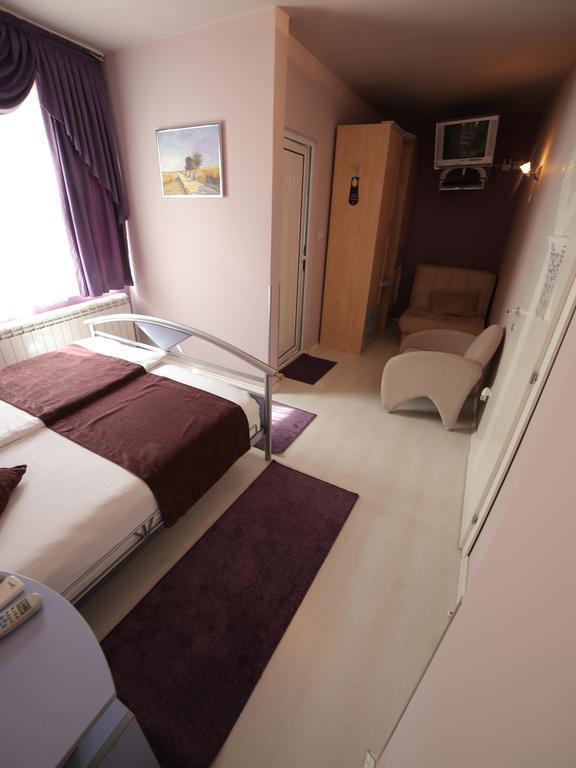 Hotel Ženeva Kragujevac Kamer foto