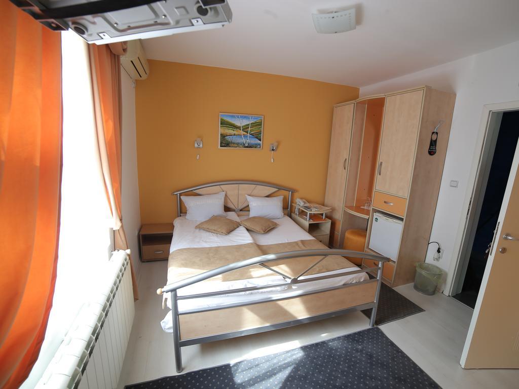 Hotel Ženeva Kragujevac Kamer foto