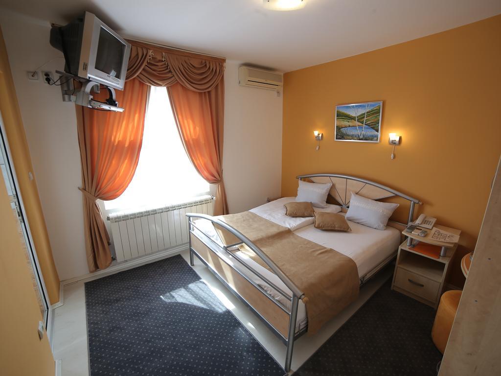 Hotel Ženeva Kragujevac Kamer foto