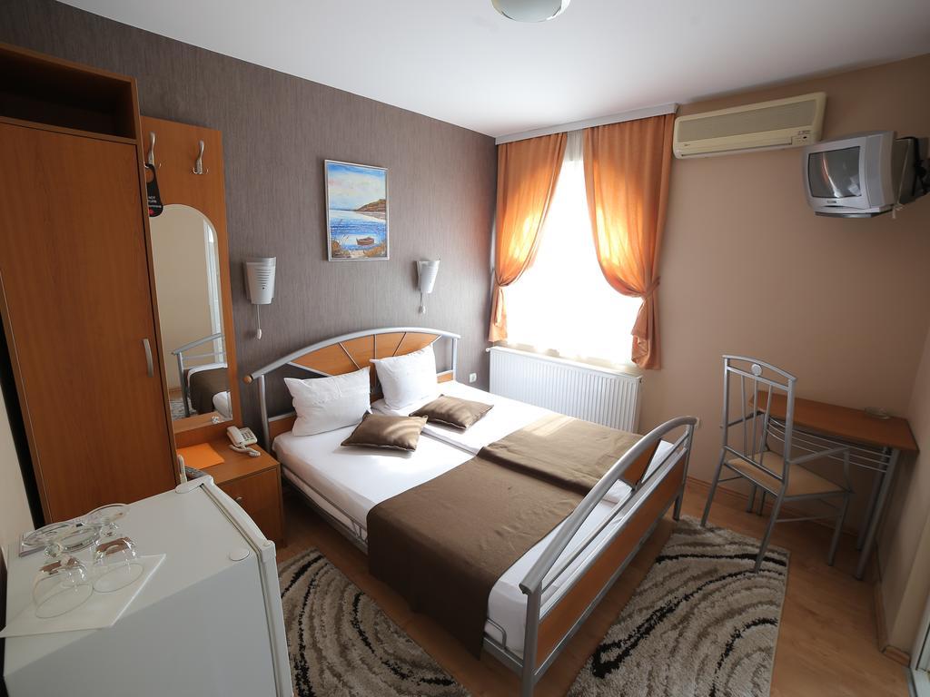 Hotel Ženeva Kragujevac Kamer foto