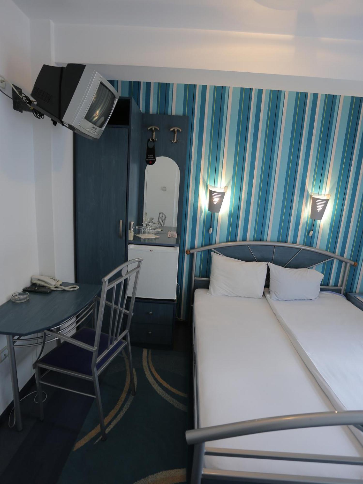 Hotel Ženeva Kragujevac Buitenkant foto