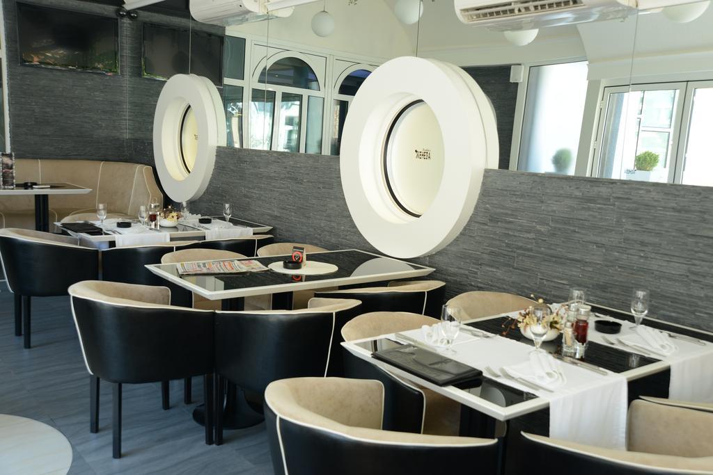 Hotel Ženeva Kragujevac Buitenkant foto