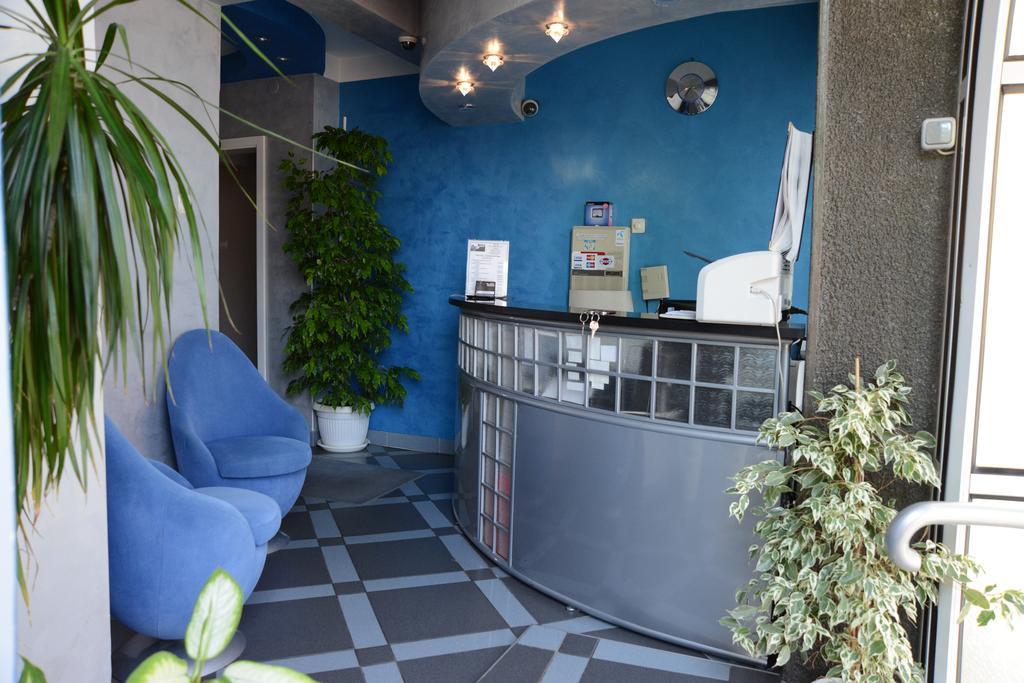Hotel Ženeva Kragujevac Buitenkant foto